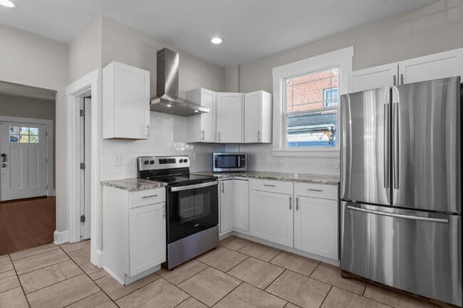 Building Photo - Updated 1920s Colonial in Northside – 3 Bed, 4 Bath – Available Now – $2,895/mo