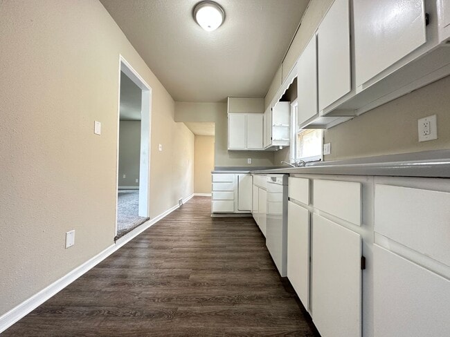 Building Photo - 2 Bedroom with 3 Stall Attached Garage