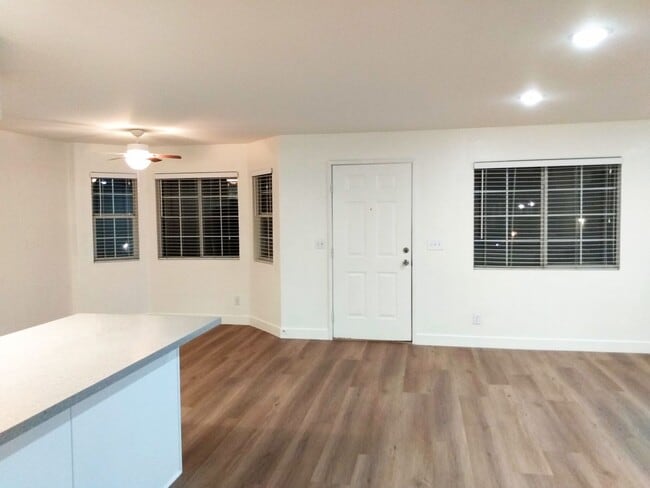 Building Photo - NEWLY UPDATED CONDO WITH BALCONY NEAR SUMMERLIN