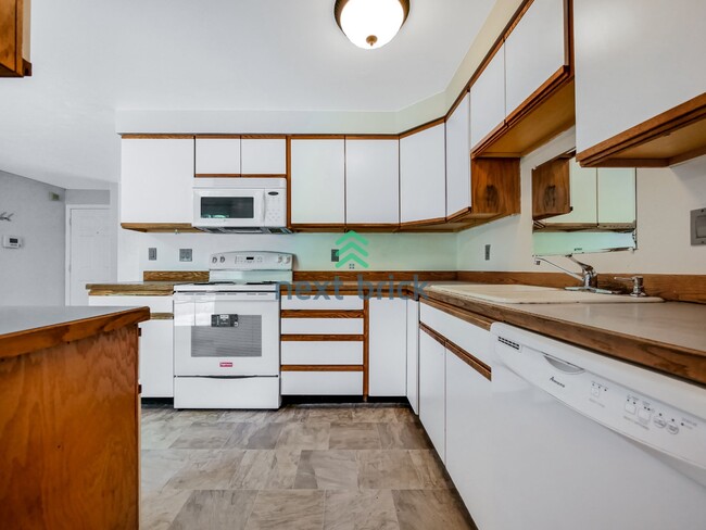 Building Photo - 3 BED & 2 BATH SINGLE FAMILY HOUSE FOR RENT