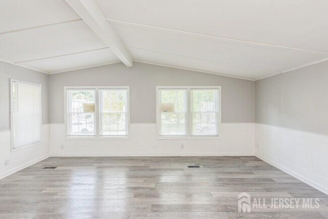 Building Photo - 21 Forest Dr