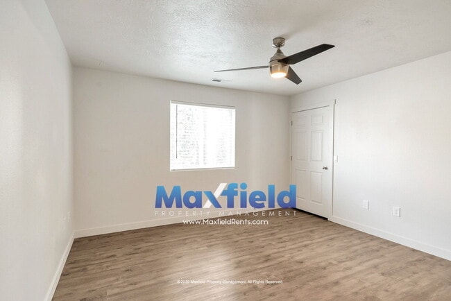 Building Photo - Pet Friendly Main Floor 3BD 2BA 2GA Unit Near Costco and High School