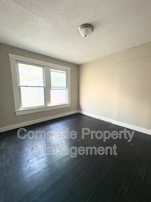 Building Photo - 512 81st St S