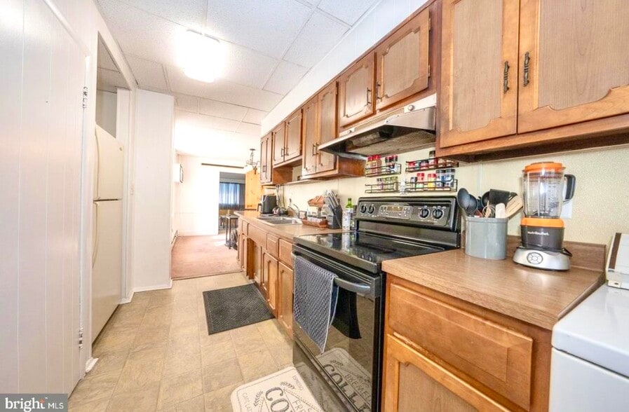 Building Photo - 206 E Hinckley Ave