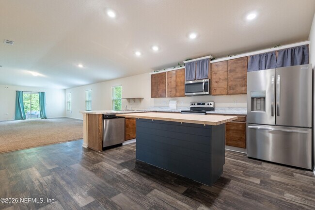 Building Photo - 2446 Oak Stream Dr