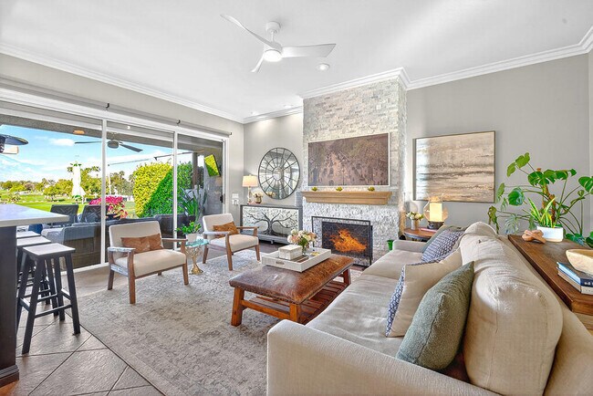 Building Photo - 10 Colonial Dr