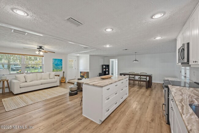 Building Photo - 2504 Liberty Ln