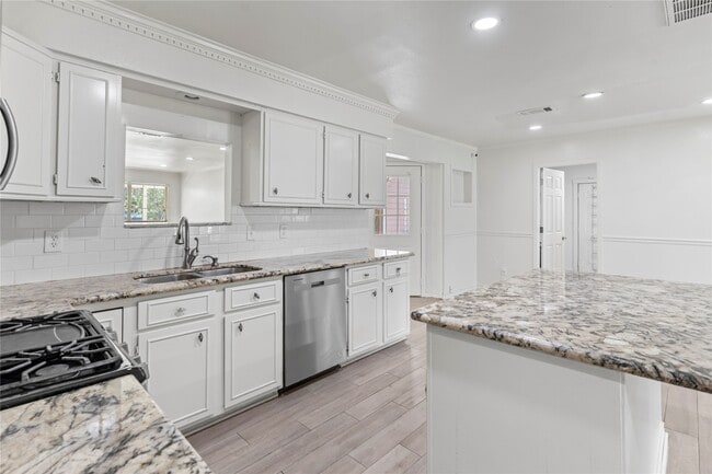 Building Photo - 10906 Keese Dr