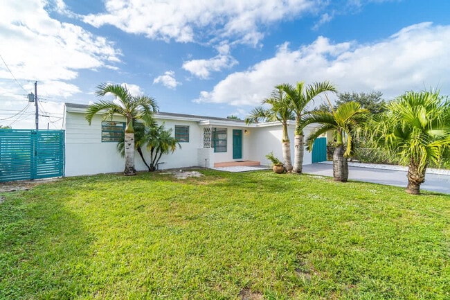 Building Photo - 730 N 72nd Terrace