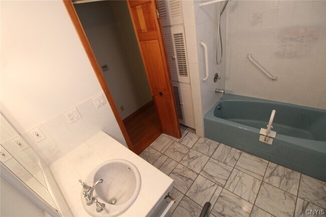 Building Photo - 6363 Muskrat Bay Rd