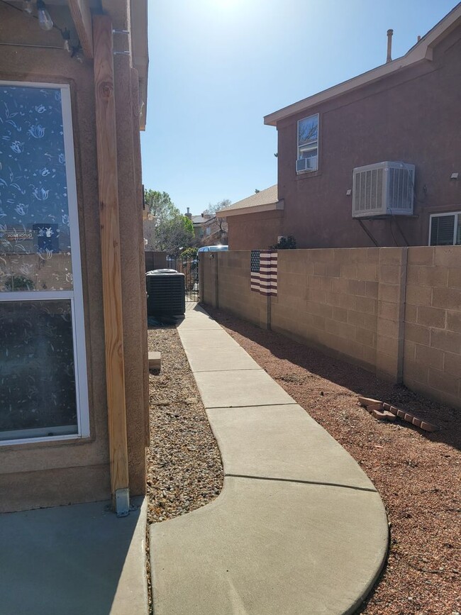 Building Photo - Charming 4-Bedroom Home in a Prime Location!
