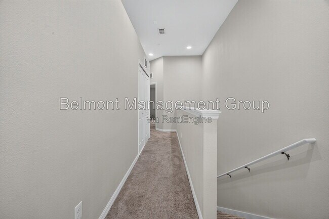 Building Photo - 3004 Alessa Loop