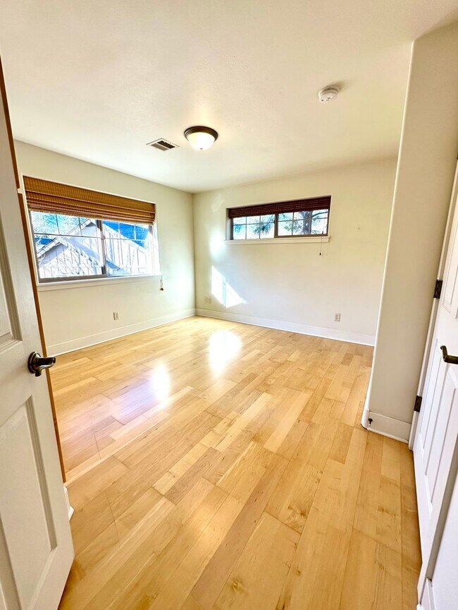 Building Photo - 1889 NW Monterey Pines Dr