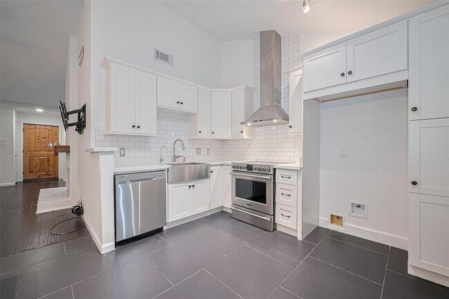 Building Photo - 3407 Hillstone Dr