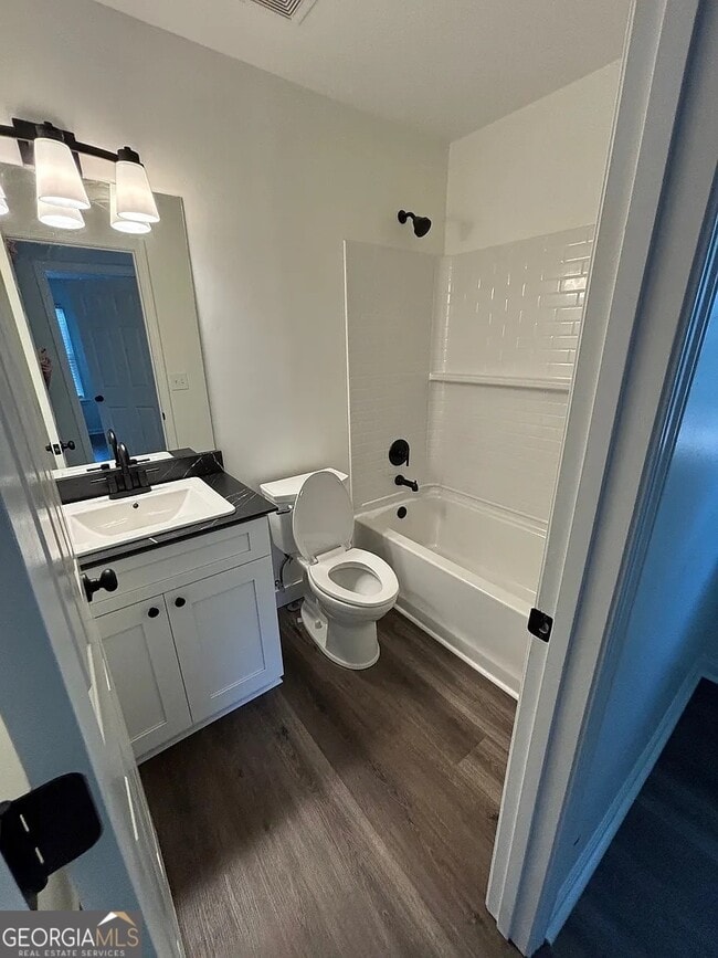 Building Photo - 200 Wellisford Ct