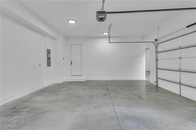 Building Photo - 3671 Hamilton Mill Rd