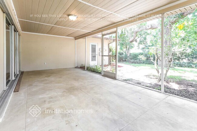 Building Photo - 10350 Bay Hills Dr
