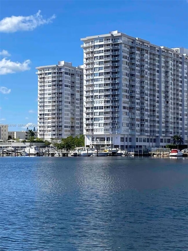 Building Photo - 18081 Biscayne Blvd