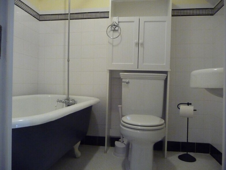 Building Photo - 1311 Sunken Rd