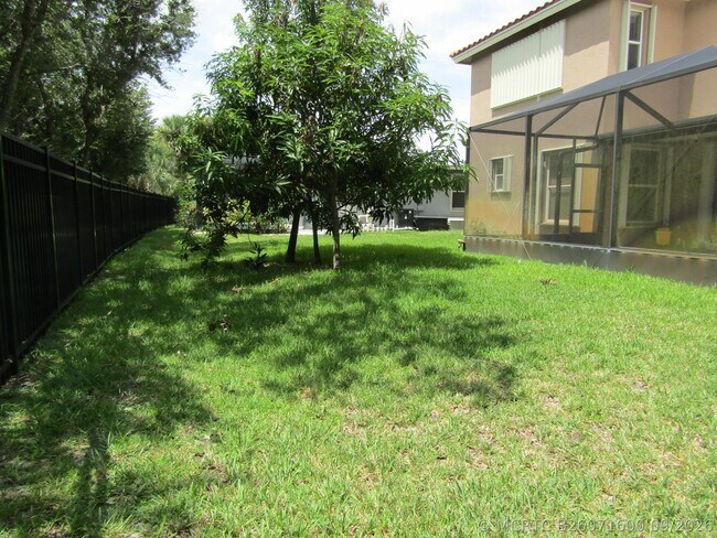 Building Photo - 1756 SW Jamesport Dr