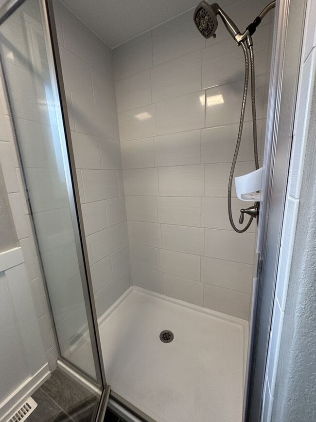 Building Photo - Pristine 3-Bedroom, 2-Bath Home with Modern Features in North Medford