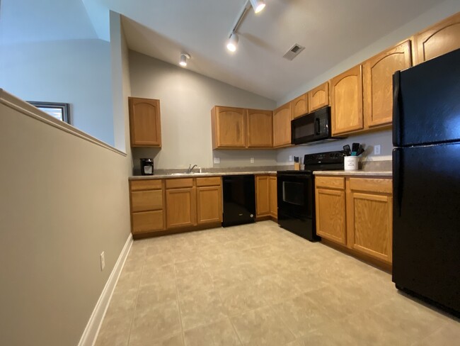 Large kitchen. Furnished - 3715 Willow Falls Way