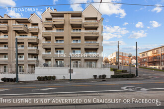 Building Photo - Stunning 2 bed in Tacoma