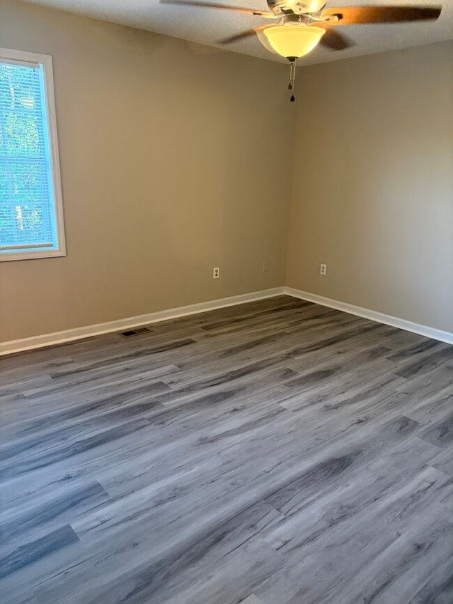 Building Photo - 6235 Pembroke Way