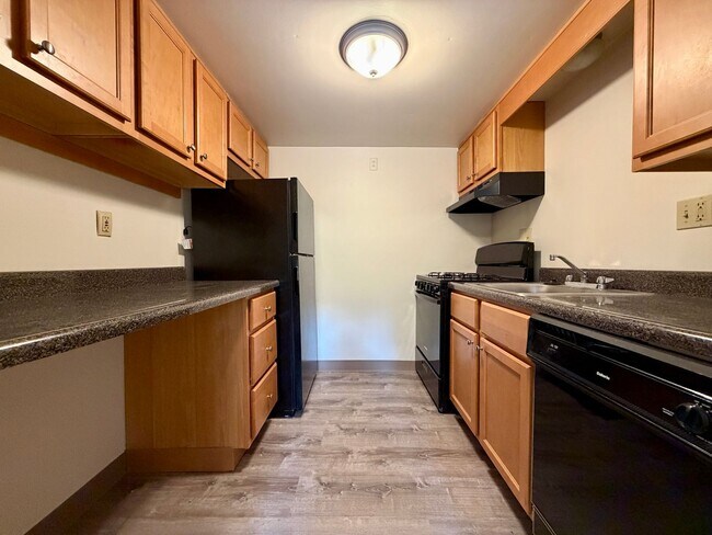 Interior Photo - Four Seasons Apartments