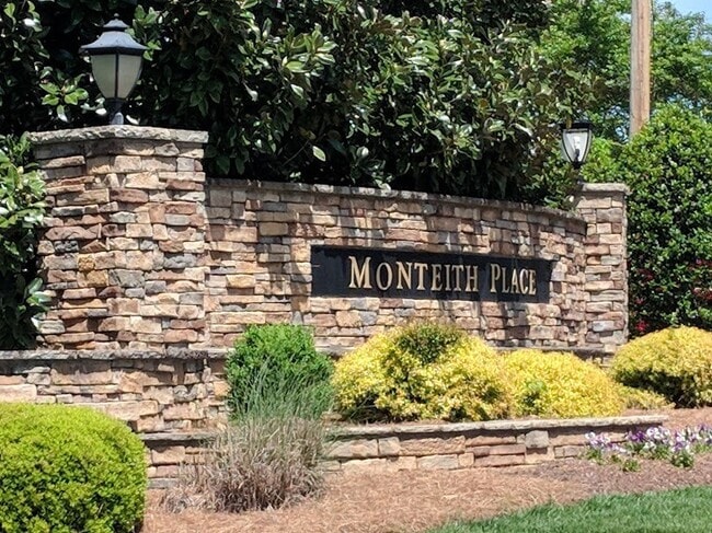 Building Photo - 4BR Main Floor Master, Huntersville