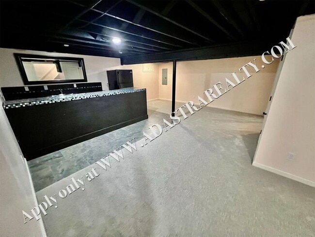 Building Photo - Beautiful 4 Bed 3.5 Bath Home in Fairway-Available NOW!!