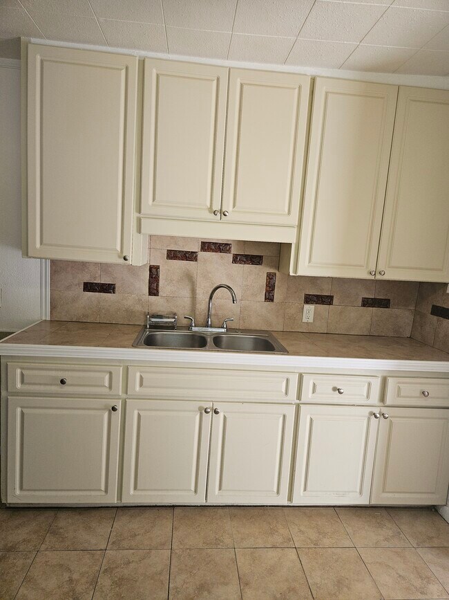 Building Photo - 1363 Tioga Ave.