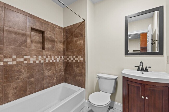 Building Photo - 137 Park St