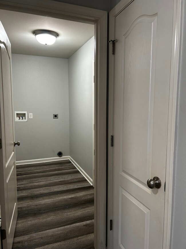 Building Photo - 210-210 Hidden Meadows Dr