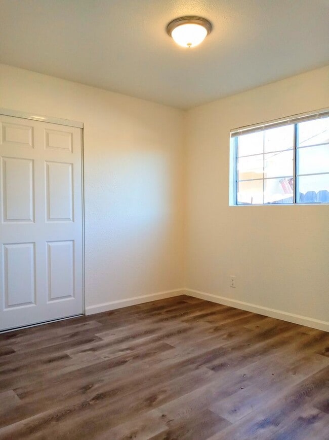 Building Photo - Recently Remodeled 3bd Single Story House Accepting Pets!