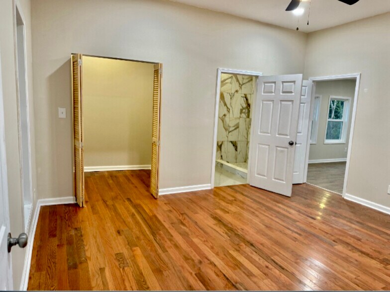 Building Photo - 18 Bay St NE