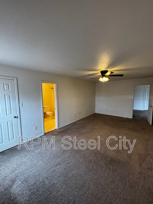 Building Photo - 351-353 W Song Sparrow Dr