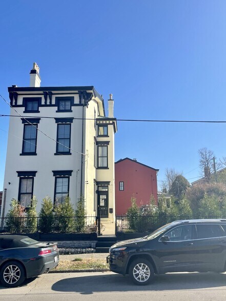Building Photo - 418 Johnson St