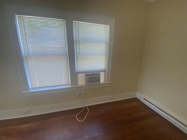 Building Photo - Restored 3 br 2 ba Craftsman style Home fo...