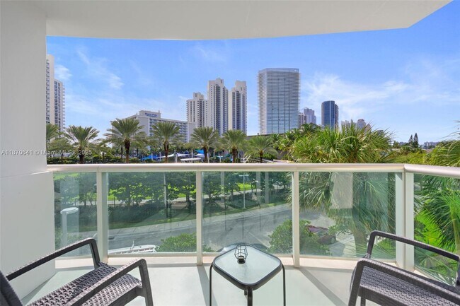 Primary Photo - 19370 Collins Ave