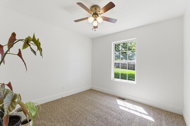 Building Photo - 1275 S Jaylin Ave