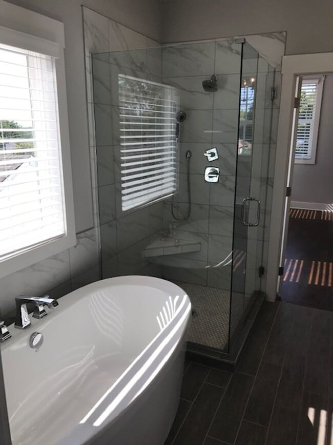 Building Photo - 1104A W Grove Ave