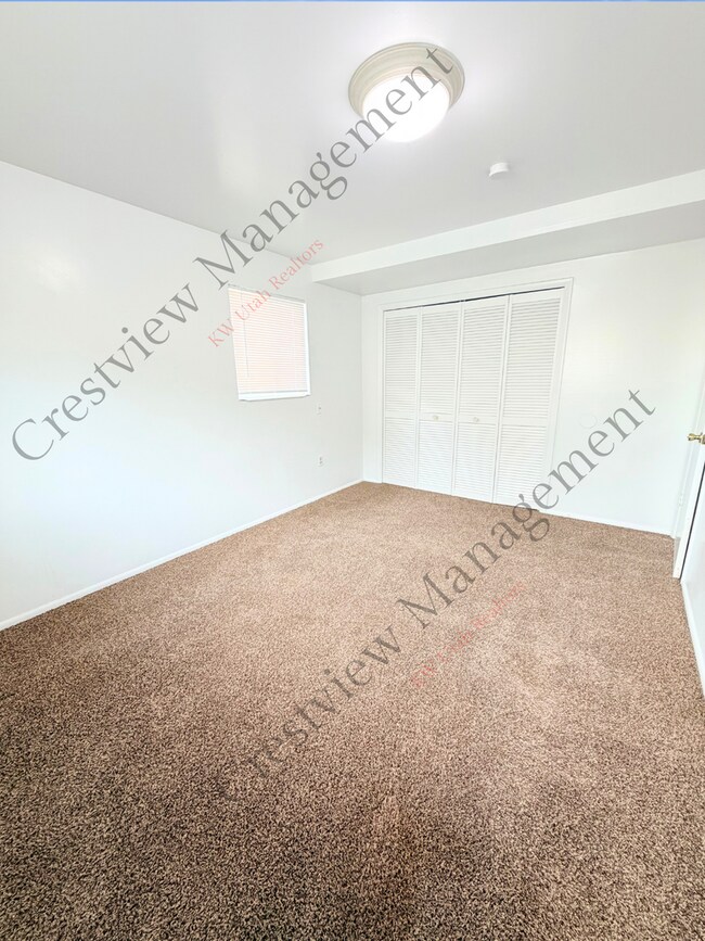 Building Photo - 549 Stringham Ave