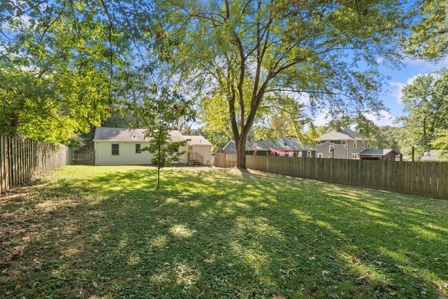 Building Photo - Webster Wonder w/ Floors Galore!