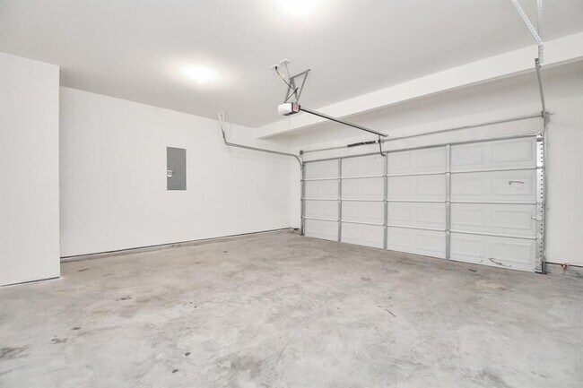 Building Photo - 7814 Hightree Dr