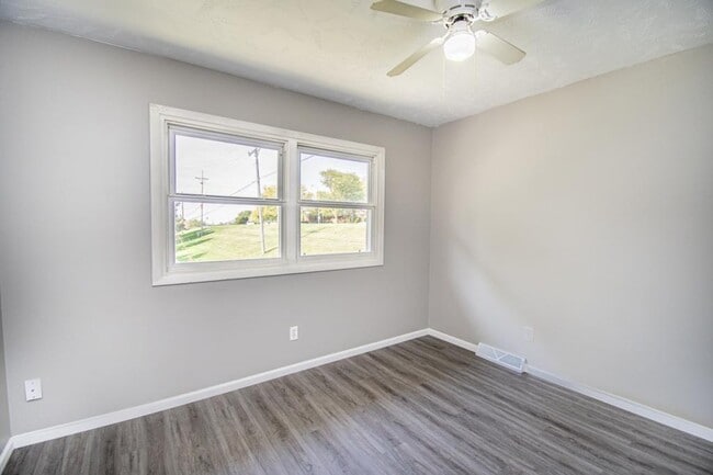 Building Photo - 1220 Hillcrest Dr