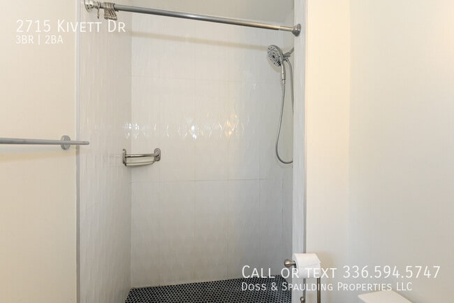 Building Photo - 2715 Kivett Dr