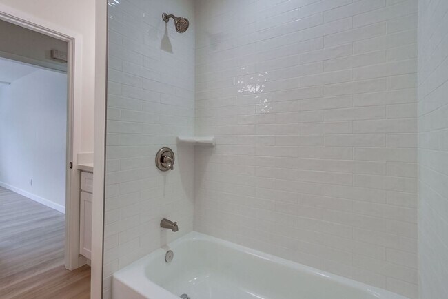 Building Photo - Charming Fully Remodeled 3-Bedroom Home in...
