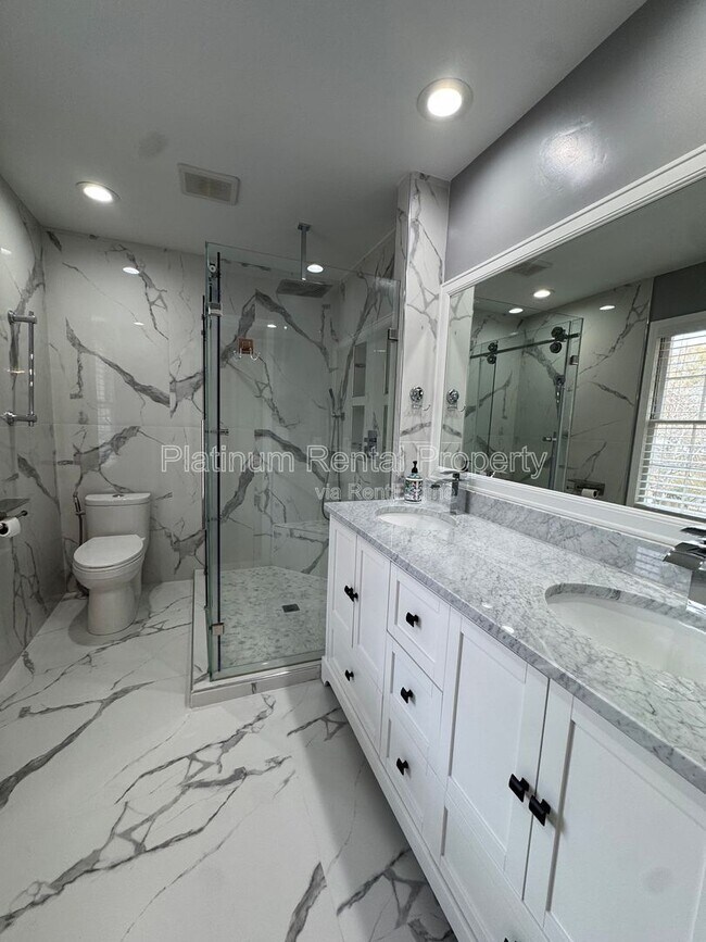 Building Photo - 4007 Shady Cir NW