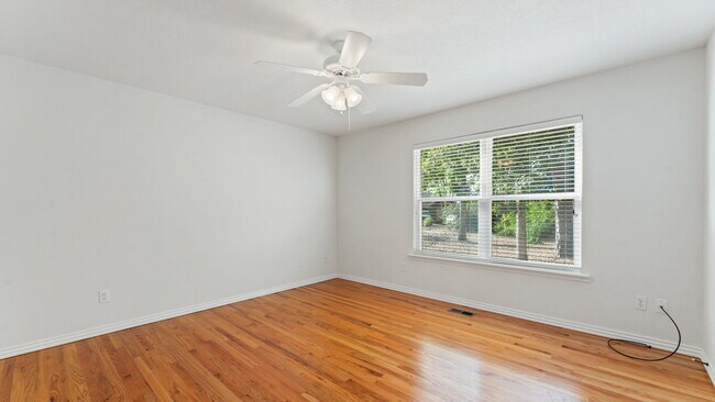 Building Photo - Serene Bella Vista Lakeside 4 bedroom